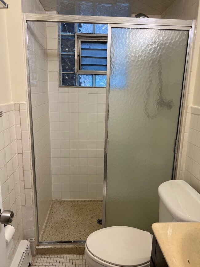 Building Photo - 7542 N Oakley Ave