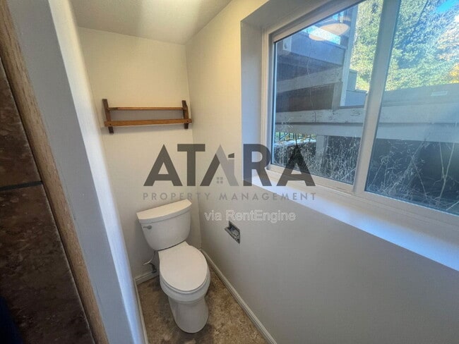 Building Photo - 9111 Parakeet Dr