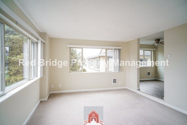 Building Photo - 4314 Southwest View Point Ter