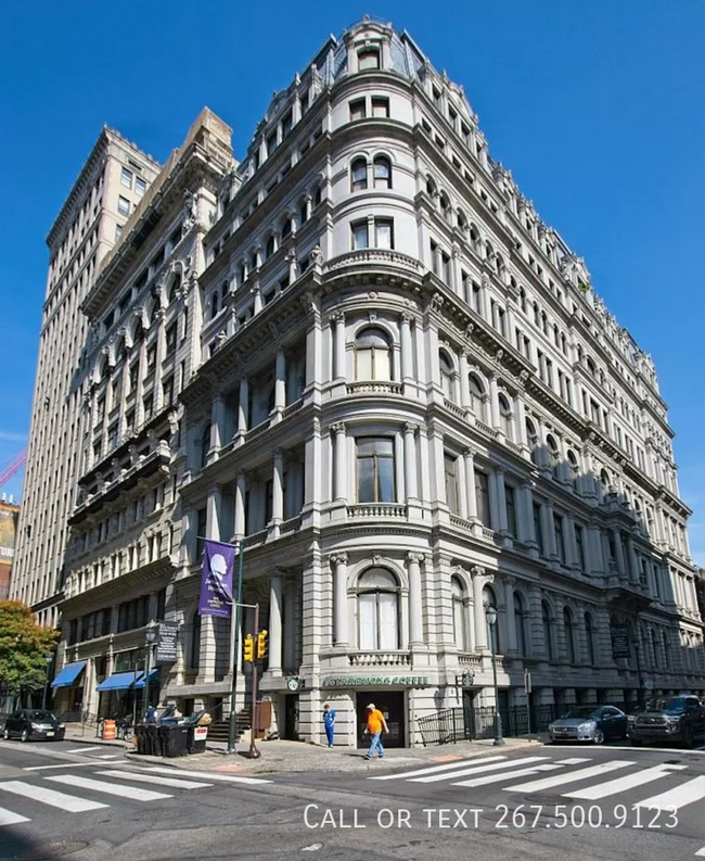 Building Photo - Gorgeous unit in a beautiful historic buil...