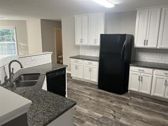 Building Photo - Spacious 3-Bedroom Home in Madison City Schools