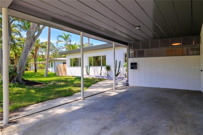 Building Photo - 4811 Juanita Way S
