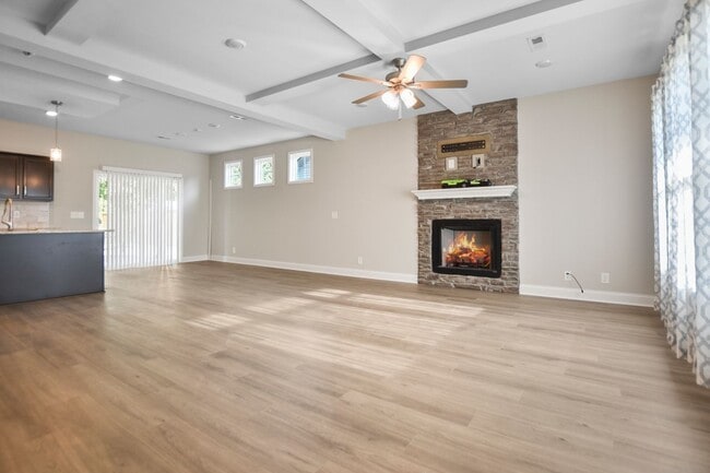 Building Photo - Pet Friendly Four Bedroom!