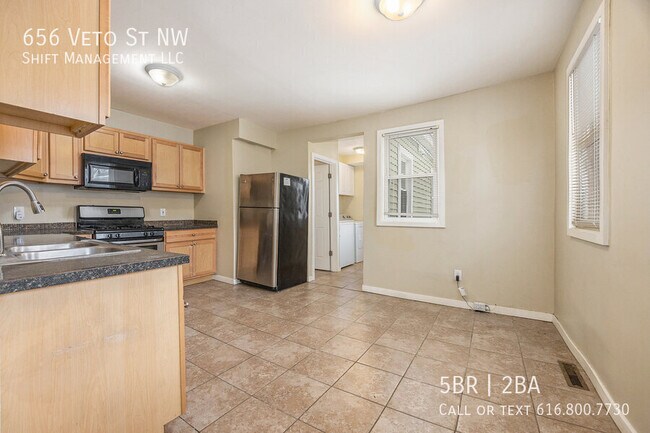 Building Photo - 656 Veto St NW