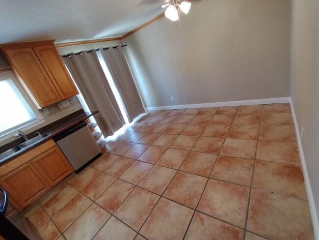 Building Photo - 404 Camellia Way