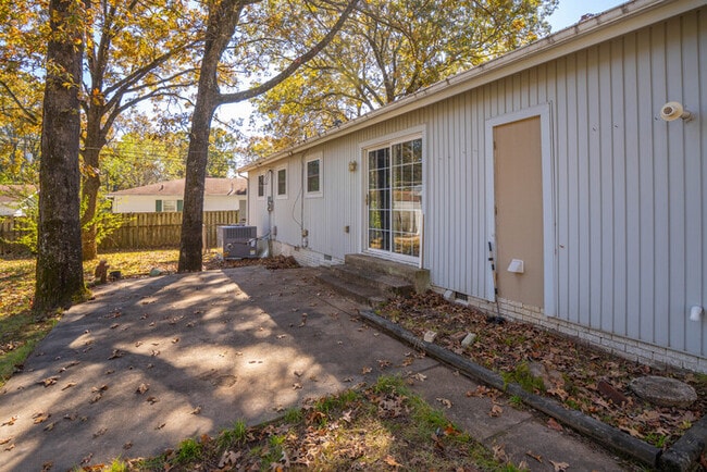 Building Photo - 6212 Pawnee Dr