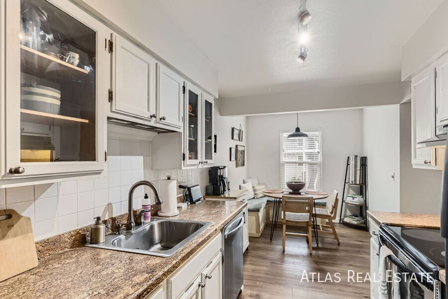 Building Photo - 3141 S Tamarac Dr