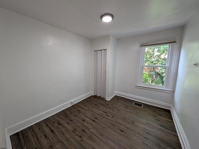 Building Photo - 904 Westcoat Pl