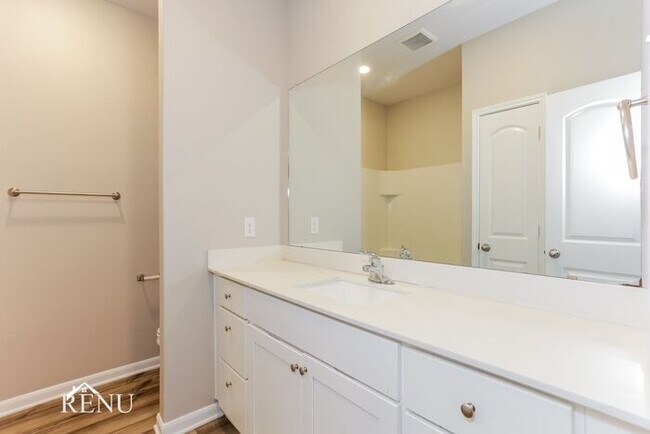 Building Photo - 2026 Delta Downs Dr