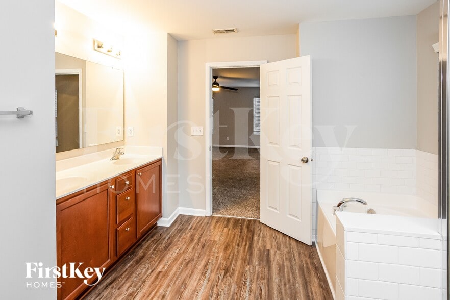 Building Photo - 3011 Sweetspire Rd