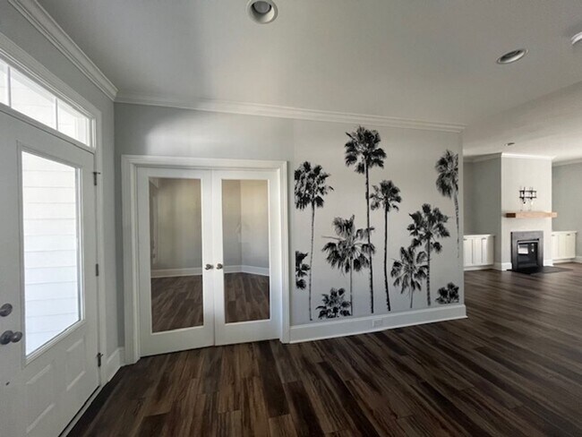 Building Photo - Experience Elegance and Privacy