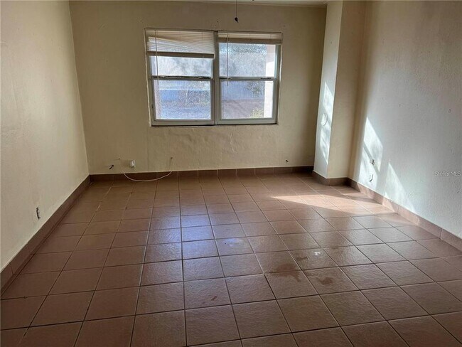 Building Photo - 203 W Wall St