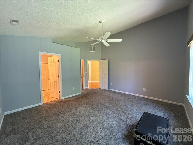 Building Photo - 114 Fairway View Dr