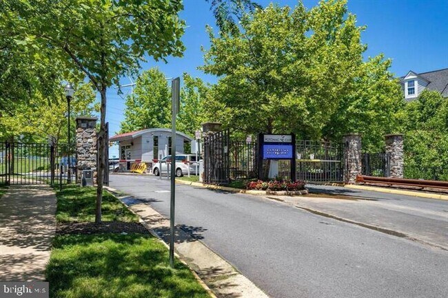 Building Photo - 2251 Oberlin Dr