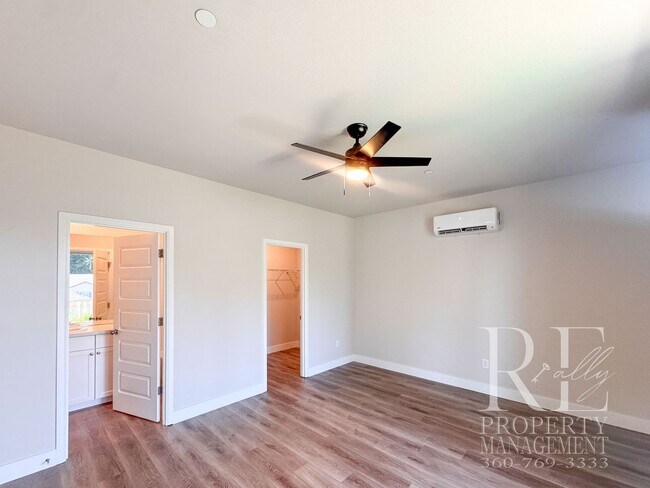 Building Photo - Spacious 5-Bedroom Home with Modern Layout, Natural Light & Park Access