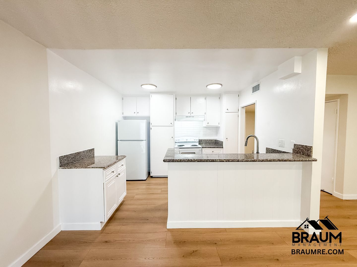 Building Photo - 5252 Hermitage Ave