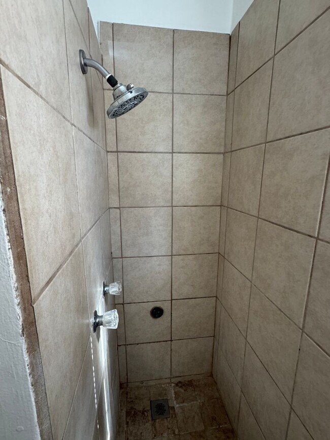 Building Photo - 834-846 N Davidson Ave