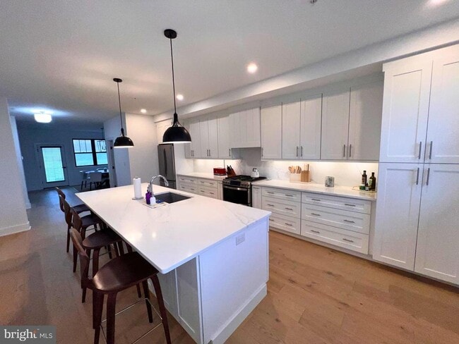 Building Photo - 986 Henry Ave