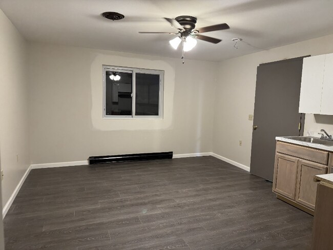 Building Photo - 355 S Main St