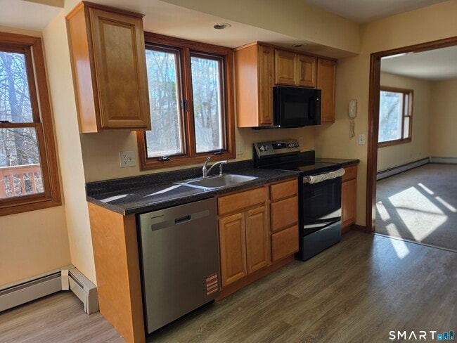 Building Photo - 25 Brook Pine Dr