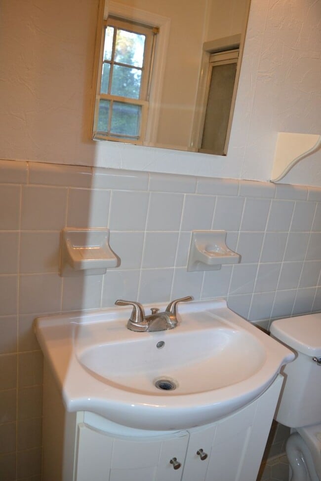 Building Photo - 222 Mary St