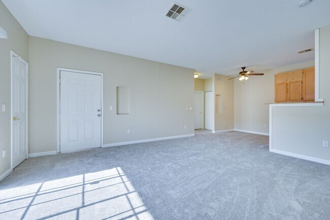 Building Photo - NE Near Nellis! Gated! Community Pool, Spa...