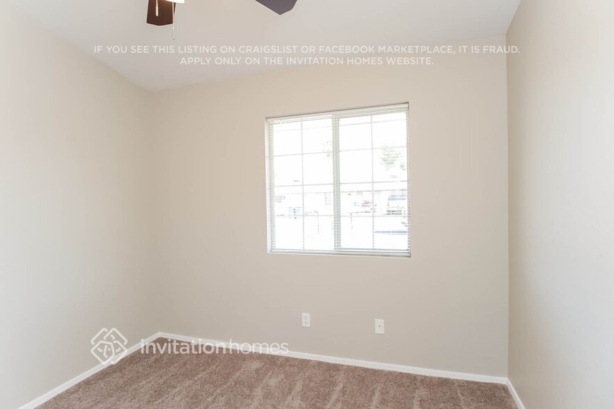 Building Photo - 491 E Mesquite Ave