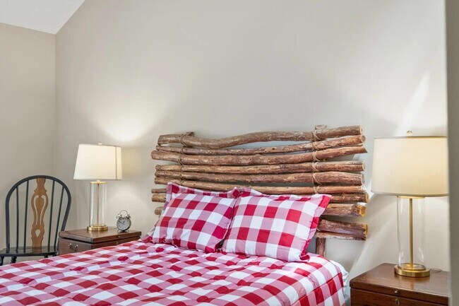 Building Photo - 6 Ridge Rd