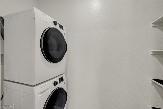 Building Photo - 2662 Champagne Gold Ave