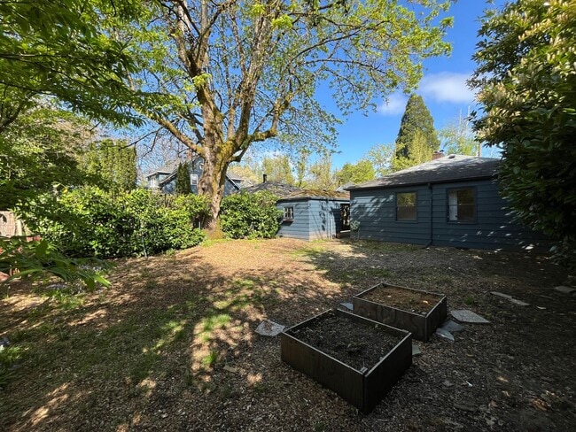 Building Photo - Wonderful 2 Bd 1 Ba home in Woodstock! Covered driveway, Large yard and Shop/Shed !!!