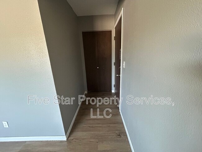 Building Photo - 155 S Durkin Dr