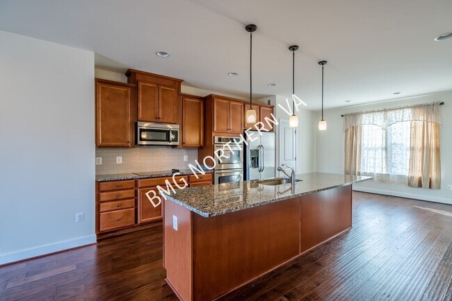 Building Photo - 8435 Girvan Ct