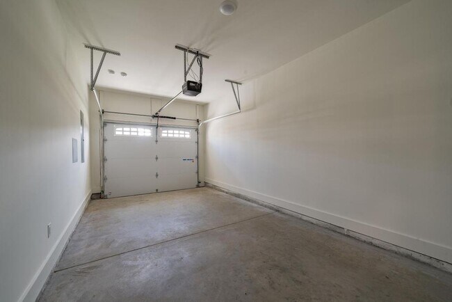 Building Photo - 3760 Patton Crst