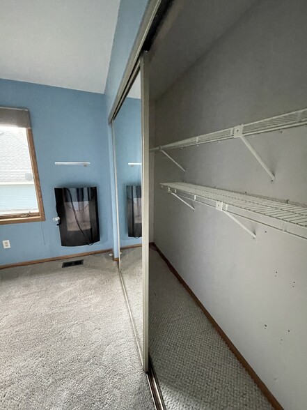 Building Photo - 5864 Red Cherry Ln