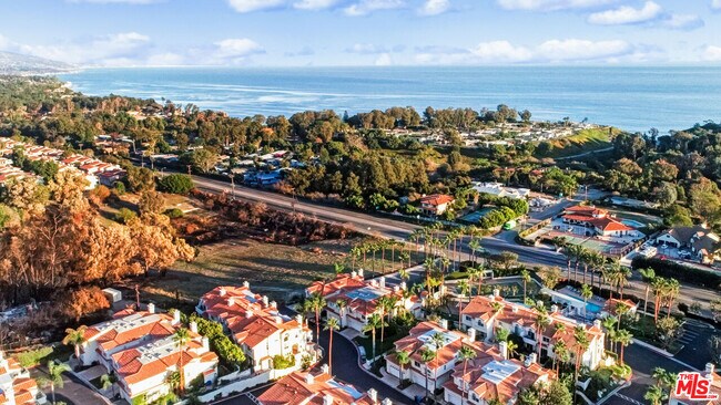 Building Photo - 6457 Zuma View Pl