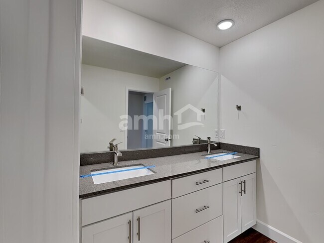 Building Photo - 11068 S Stream Rock Rd