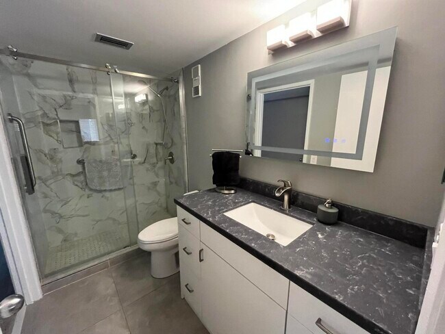Building Photo - 7340 Amberly Ln
