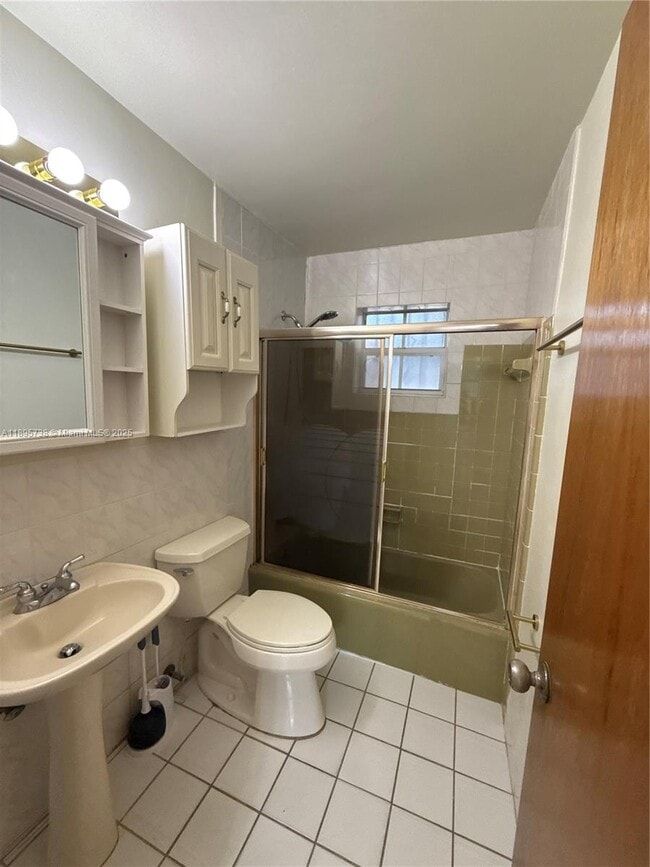 Building Photo - 4315 SW 69th Ave