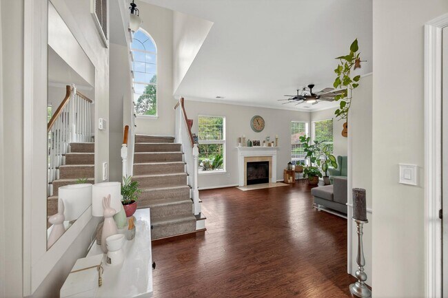 Building Photo - 5409 Dwight Dr