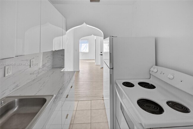 Building Photo - 1220 Marseille Dr