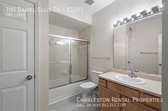 Building Photo - 700 Daniel Ellis Dr