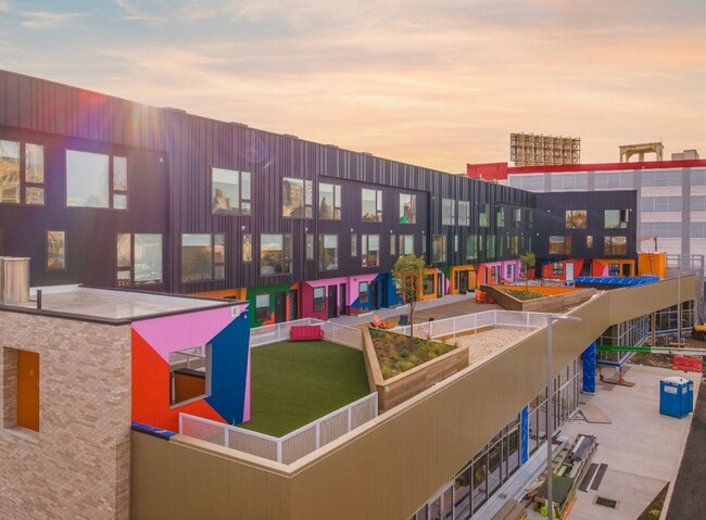 Building Photo - The Block at SoNo