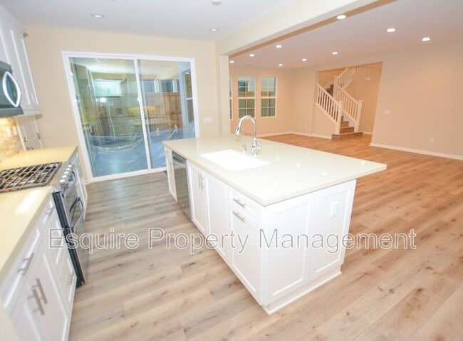 Building Photo - 2725 Navajo St