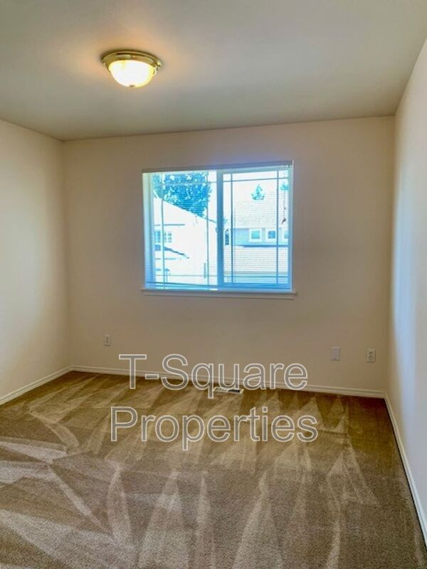 Building Photo - 534 234th Pl NE