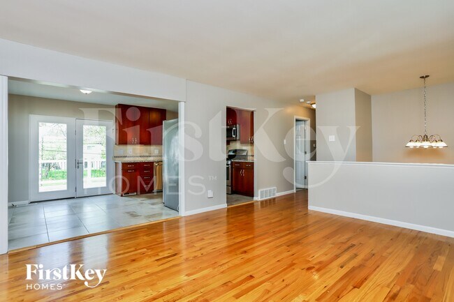Building Photo - 1331 Glenstone Dr