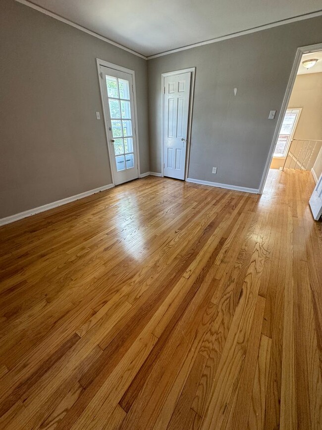 Building Photo - COMING SOON! 3-Bedroom Brick Colonial in Greenwich