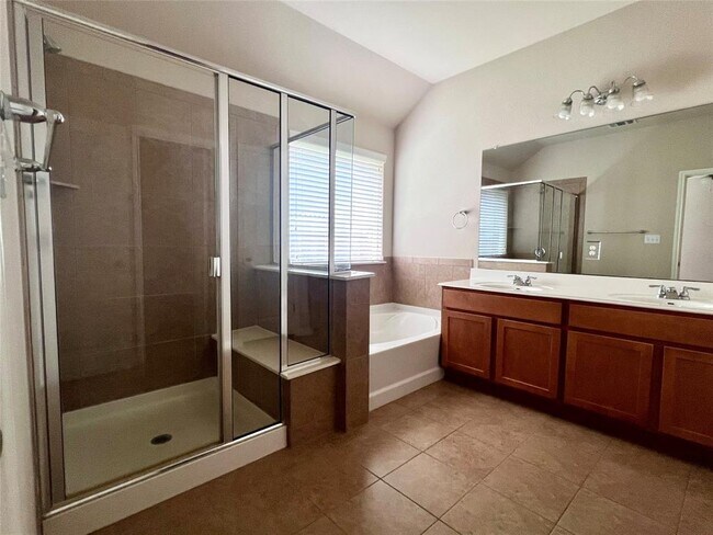 Building Photo - 929 Coulee Dr