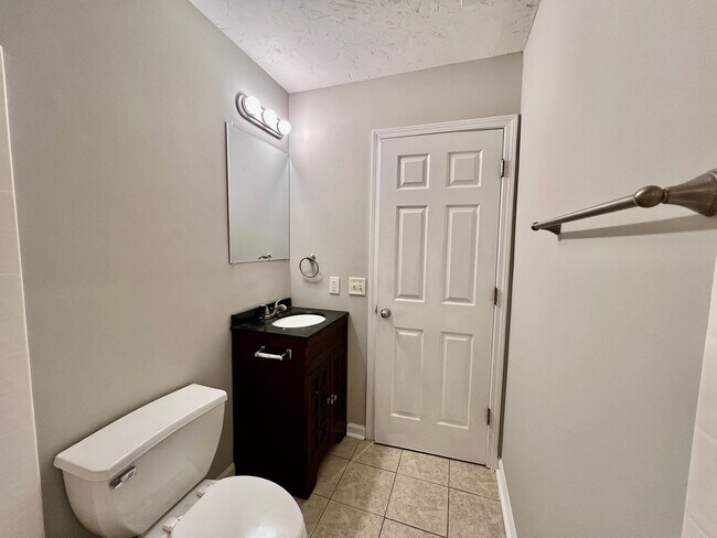 Building Photo - 3 bedroom 2 bath townhome in Towne Park