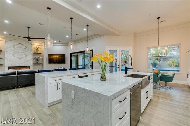 Building Photo - 794 Bolle Way