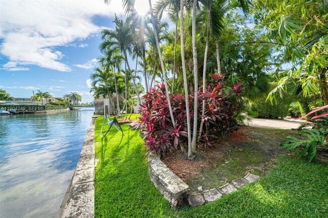 Building Photo - 7975 Biscayne Point Cir